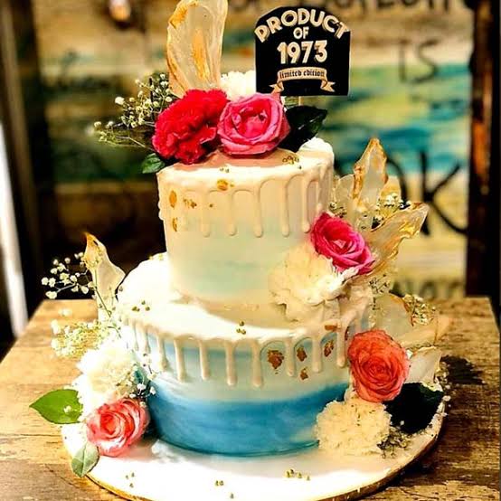 2 Floors Cakes